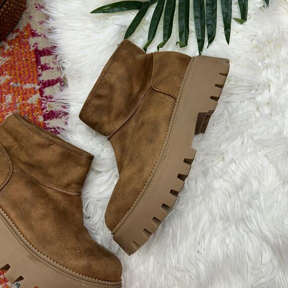 DV by Dolce Vita Chunky Lug Sole Platform Lonny Ankle Boots Booties 9 Granola - Picture 3 of 9